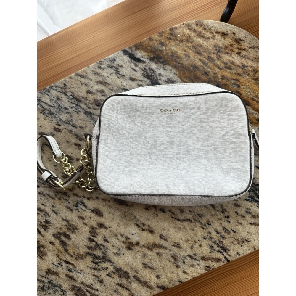 Coach Small Leather Wristlet Great Size All Necessities Will Fit Ballgame Brunch